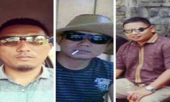 Seorang Tokoh Masyarakat Desa Teluk Rendah Misli dan rekan yang berinisiatif memperbaiki jalan provinsi Jambi.